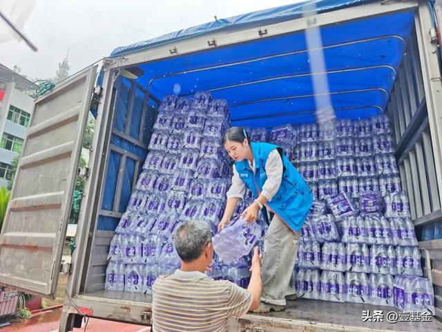 救灾一线壹基金联合救灾项目伙伴在行动新葡京娱乐场app十一假期他们忙碌在(图10)